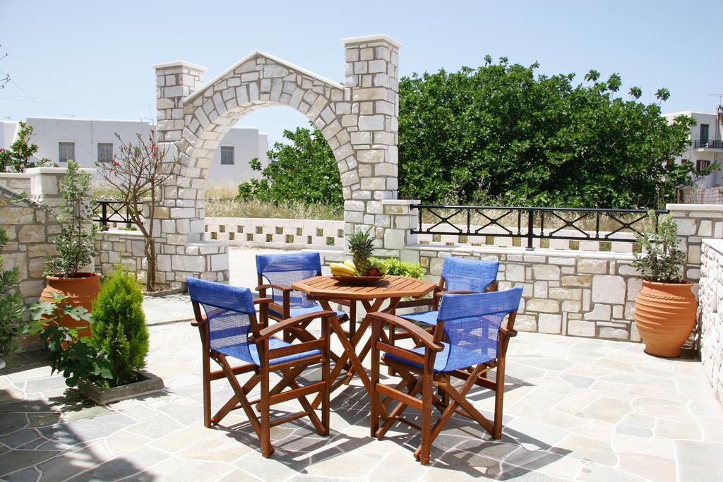 Anna Platanou Hotel Páros Rom bilde