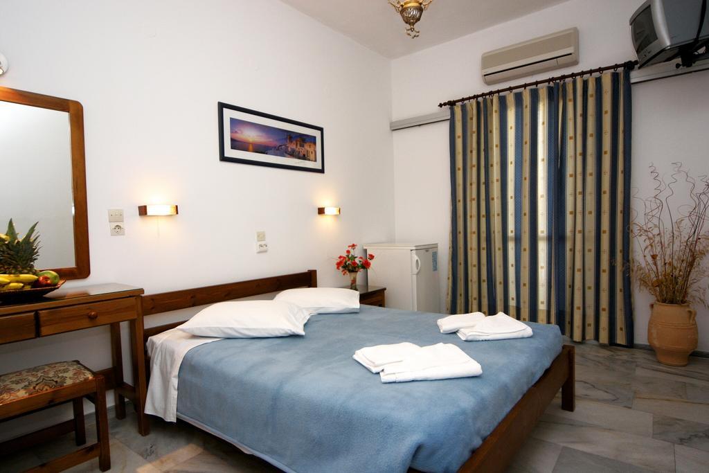 Anna Platanou Hotel Páros Rom bilde
